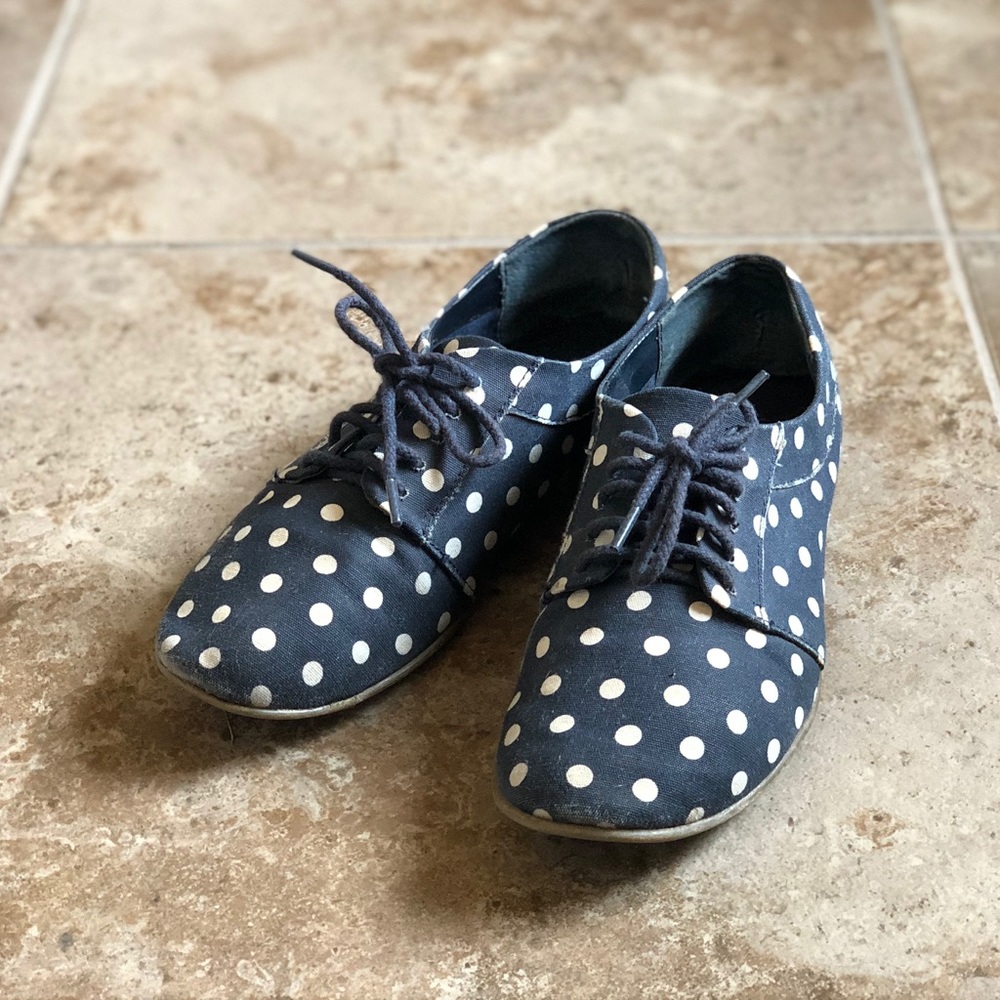 Gap Women’s Polka Dot Navy Flat with Laces